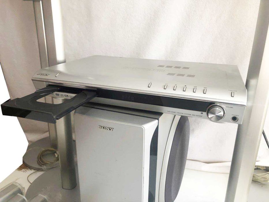Sony Home Theatre System DAV-DZ500F - cu boxe 5.1, 1000 W, nu incarca DVD - no disc , cannot play