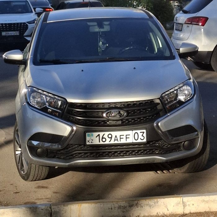 Продам машину LADA xray