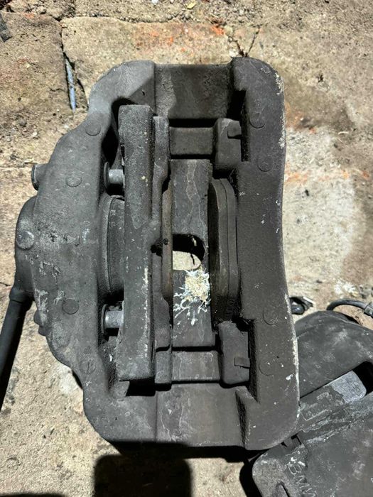 Предни спирачни апарати BMW E60/E61 3.0d 235hp