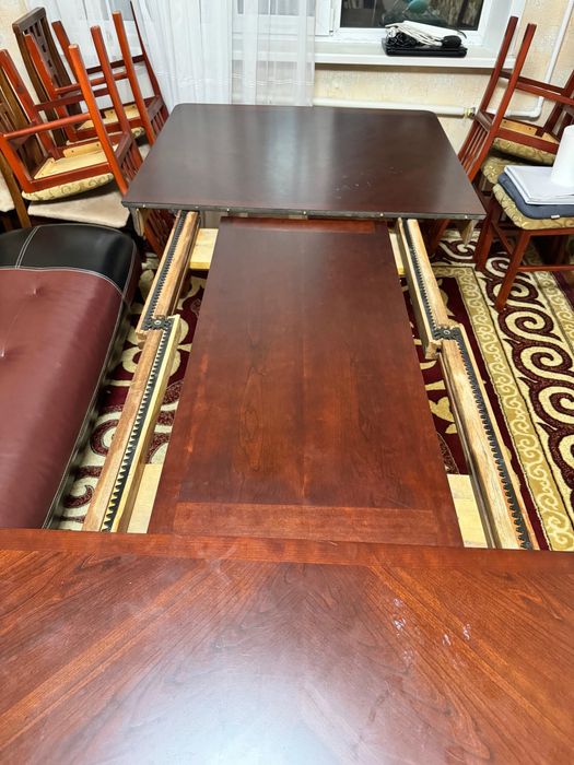 Продам стол для гостинной