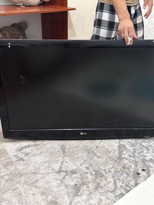 Продам телевизор lg работает исправно