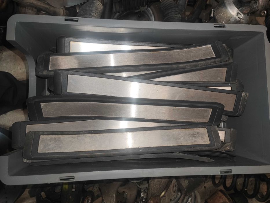 Прагове и лайсни от Мерцедес