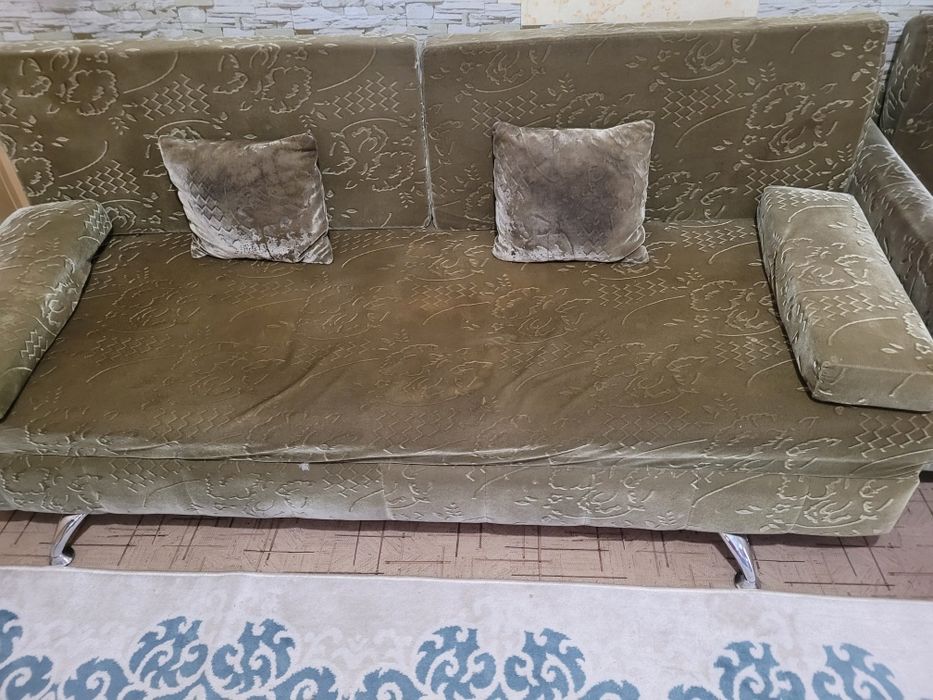 Диван-раскладушка и два кресла б/у