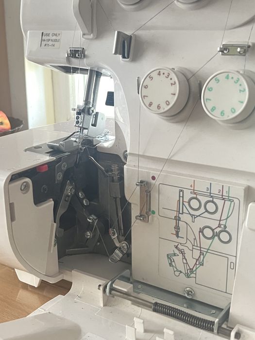 Оверлок Janome 8002DX
