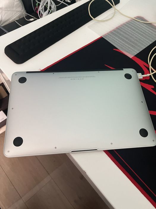 Macbook Air 11-inch i5 128 ssd mid 2013