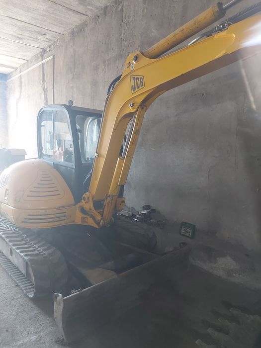 Продаётся экскаватор JCB 8060