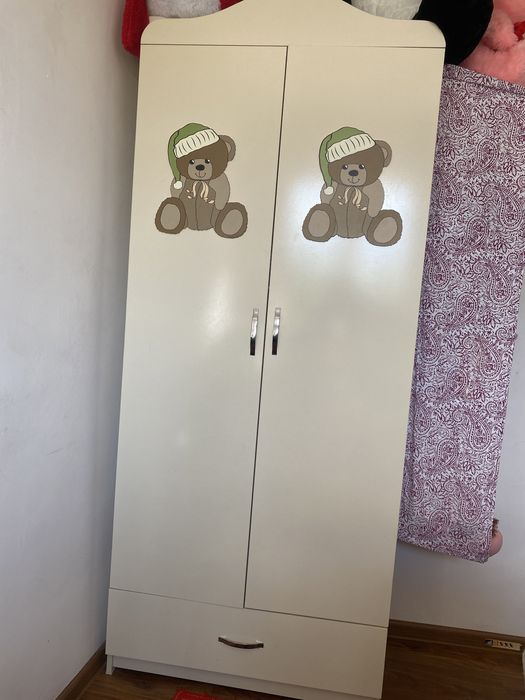 Детская кровать и шкаф