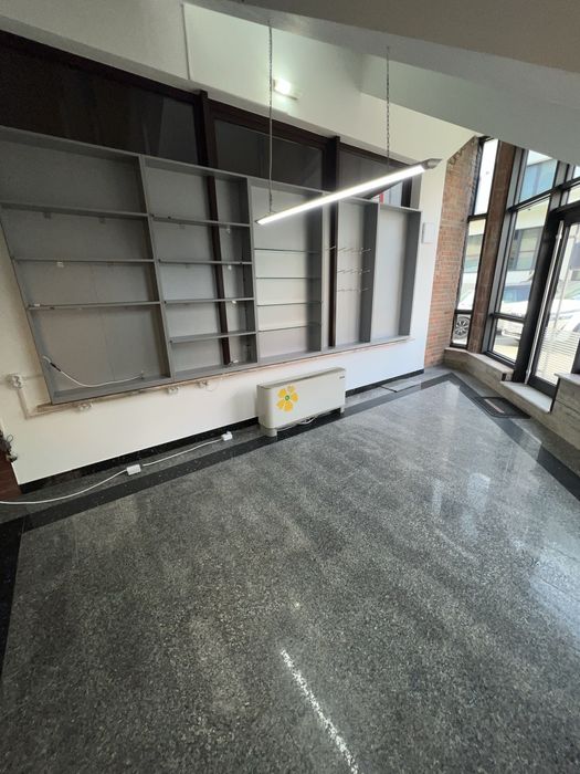 Inchiriez spatii comerciale , atat la parter cat si la etaj .