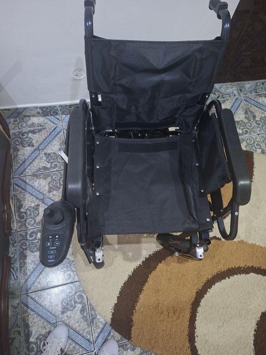 Vând căruț electric pentru persoane cu dizabilitati