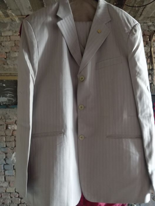 Костюм тройка продам