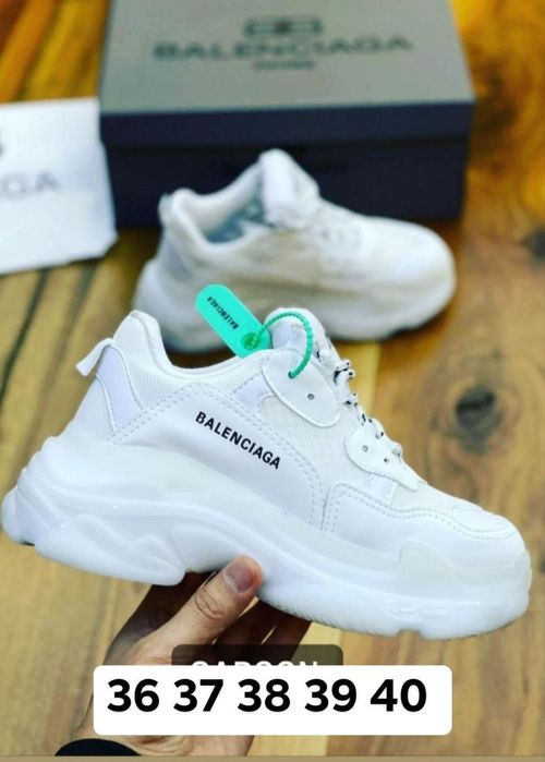 Adidași femei și bărbați