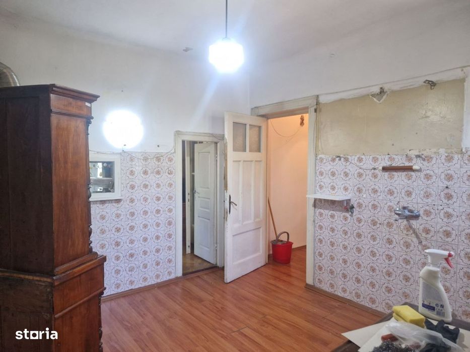 Cafrom Imobiliare - Semicentral "Pomul Verde"- Imobil de Vanzare