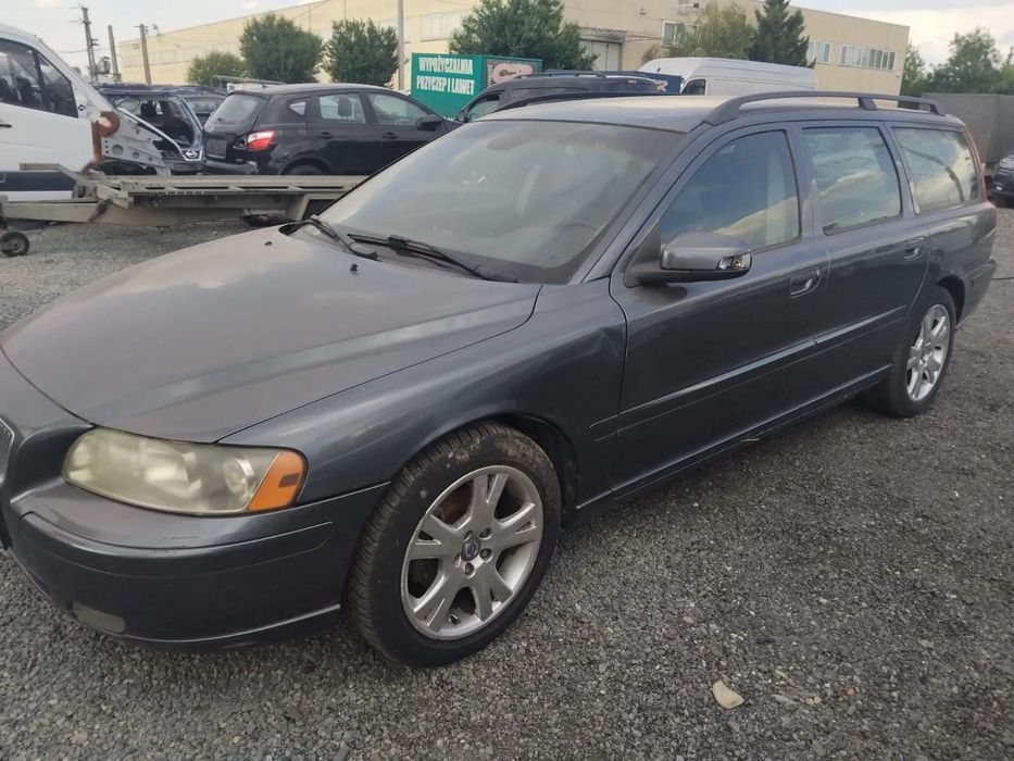 Dezmembrez Volvo V70  an 2008 motor 2.4 euro 4 Automat