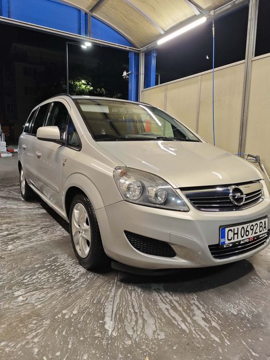 Продавам opel zafira юбилейната версия