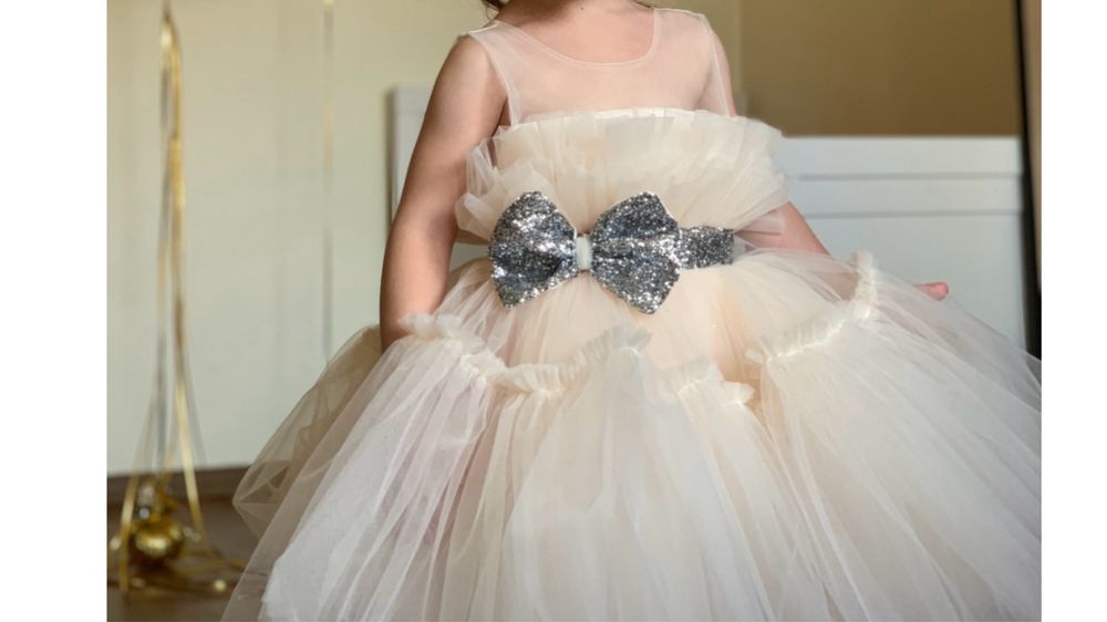 Нарядное платье на девочку 3-5 лет