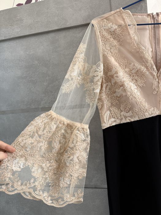 Нарядное платье от бренда Ivanka Trump с вышивкой паетками