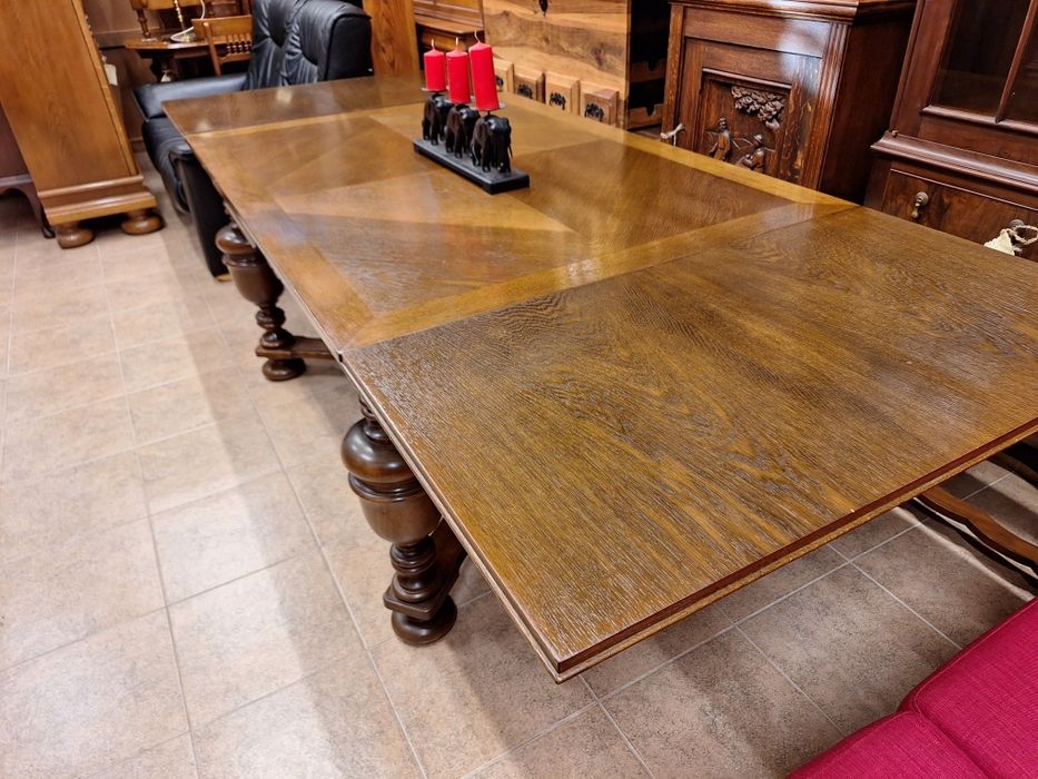 УНИКАТ! Маса за трапезария с богата дърворезба