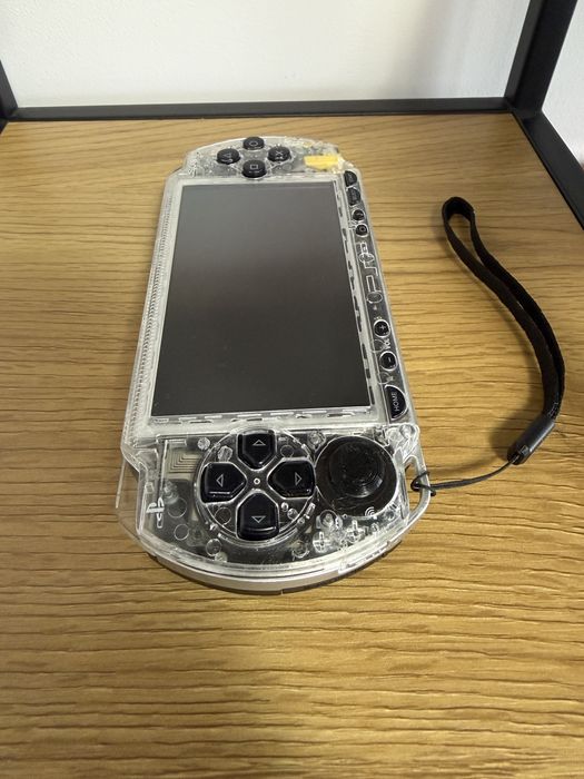 PSP 1000 modat ARK-4 display IPS– peste 200 de jocuri incluse