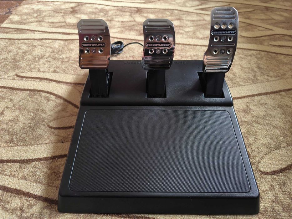 Пълен sim racing комплект на Thrustmaster