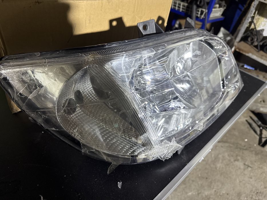 Десен фар за Мерцедес Спринтер 313 нов
