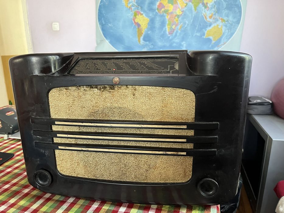 Продавам лампово радио Филипс 461 а