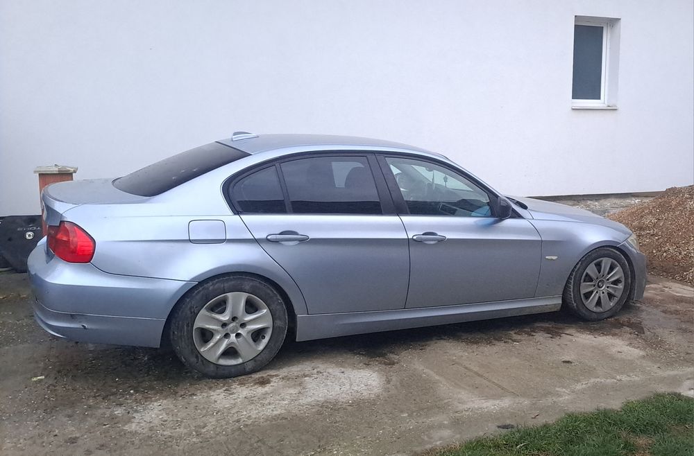 Vând bmw seria 3 e90 320d facelift