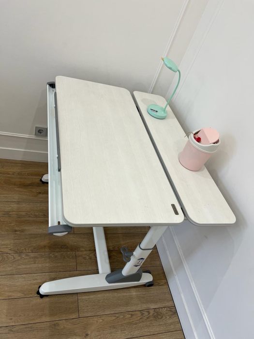 Стол парта трансформер для письма, чтения, рисования.