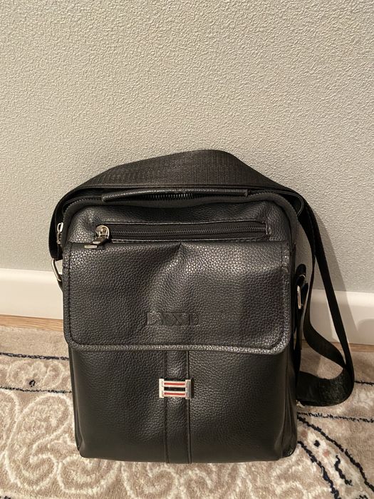 Продам барсетку в хорошем состояние