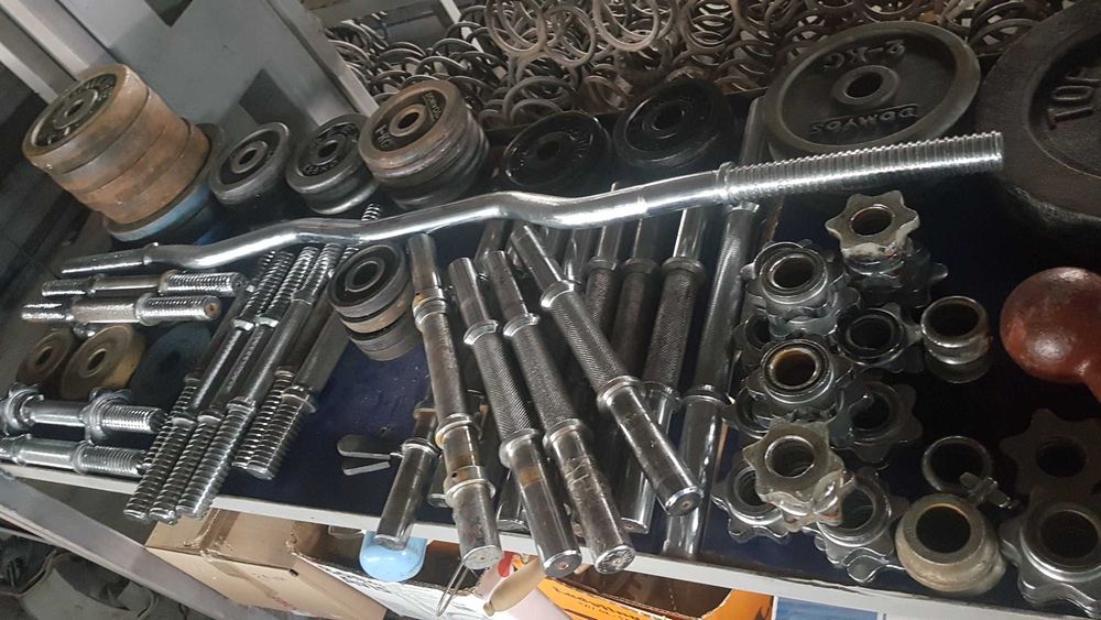 Дъмбели 6 лв. кг. Продават се на килограм.Лост 35 см 30 мм