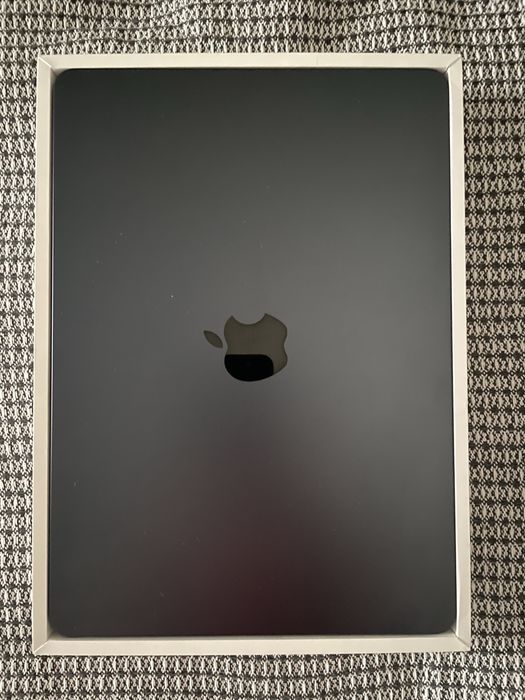 Macbook air 13 m4 16/256