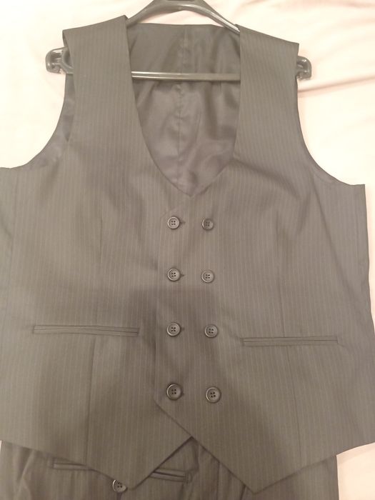 Продам костюмы мужские.