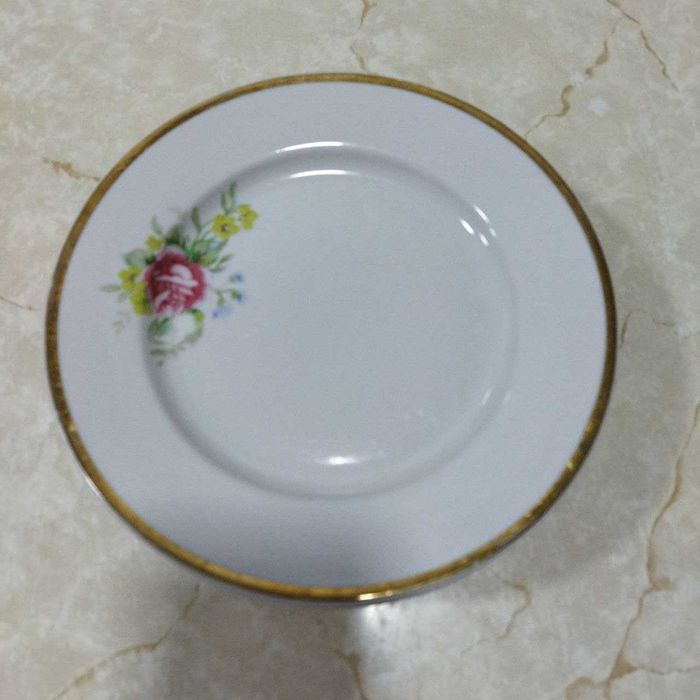 Японские тарелки, разные лаганы и новая кружка с моторчиком.