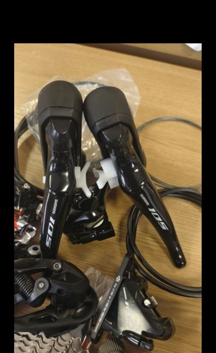 Продава се сет Shimano 105 R7000