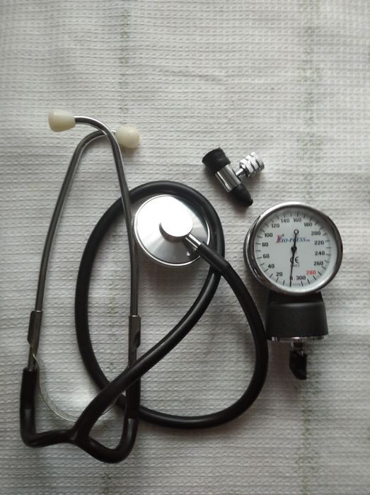 Фонендоскоп , манометр