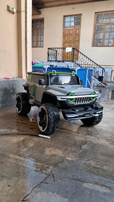 Jeep Bolalar moshinasi
