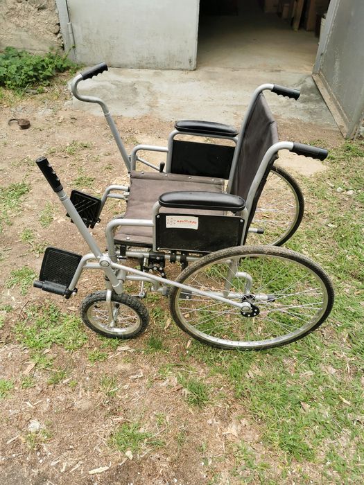 Продам инвалидную коляску