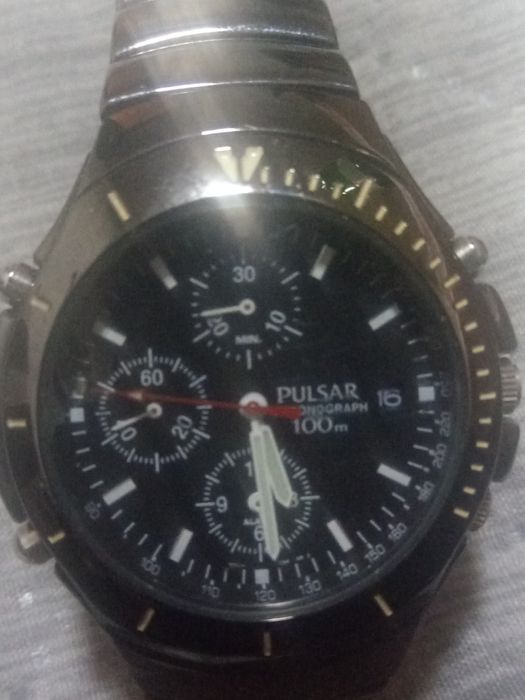Продавам часовник pulsar