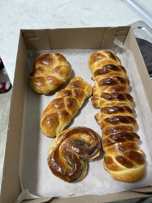 Домашняя выпечка : булочки , рулеты, куличи