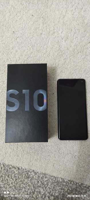 Продам сотовый телефон Samsung S10