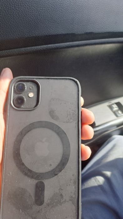 Iphone11 продам экран треснут
