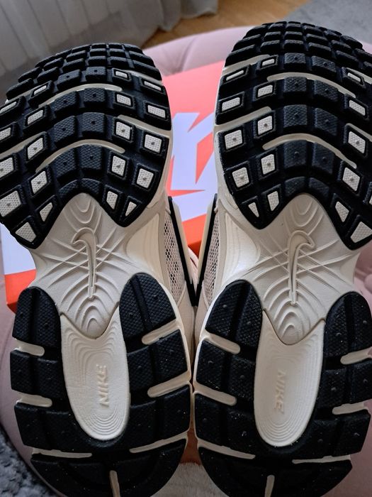 Дамски маратонки Nike