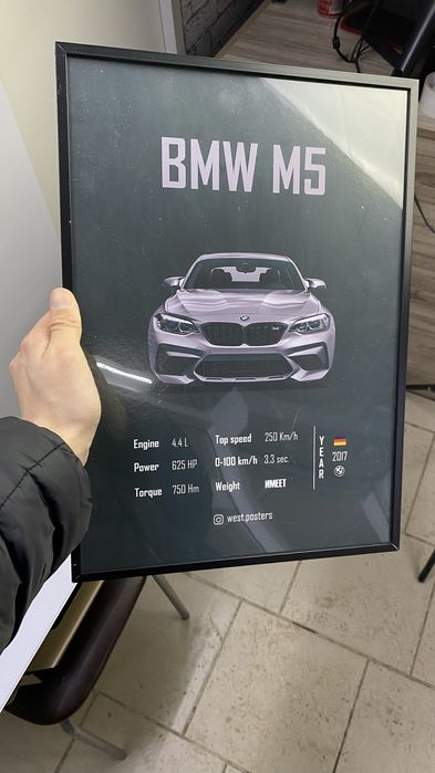 Картина с машиной на стекле