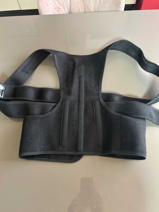 Продавам колан за изправяне на гърба и раменете