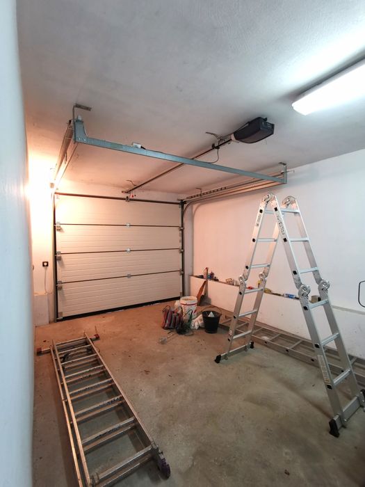 Етаж от къща , с двор и гараж в село Първомайци