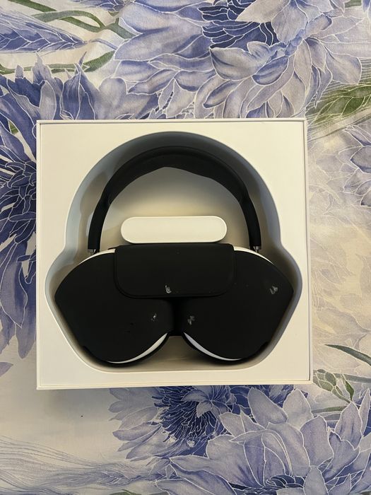 AirPods Max 1.