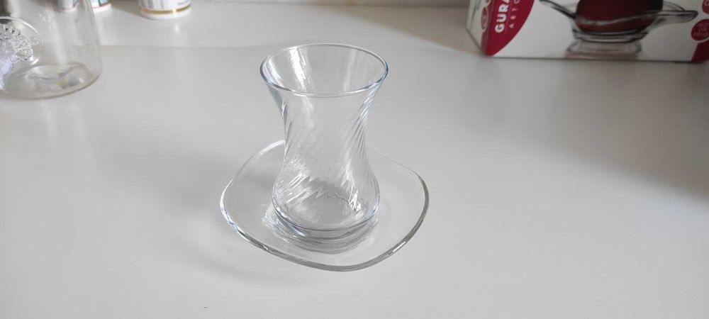 Сервиз гарафа, 6 чаши и чиниики за чай - комплект