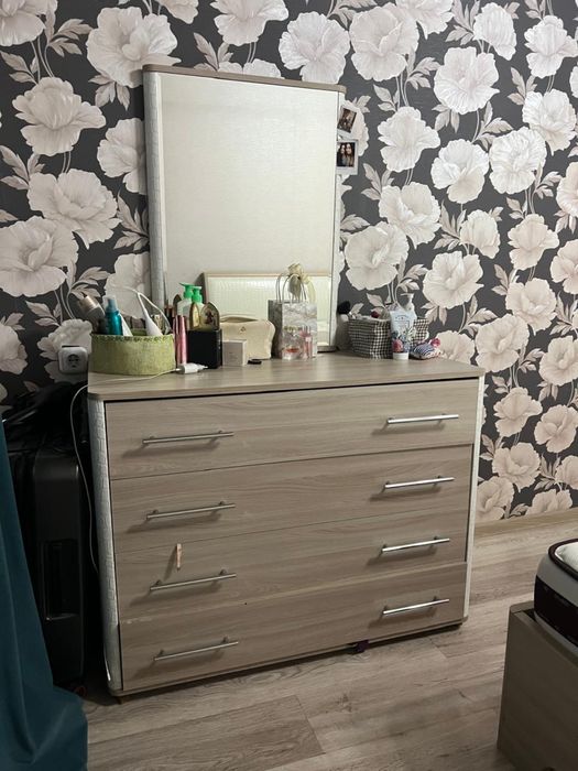 Продаем спальный гарнитур