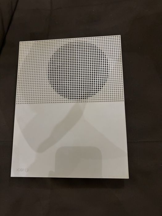Xbox One S 1TB с игри