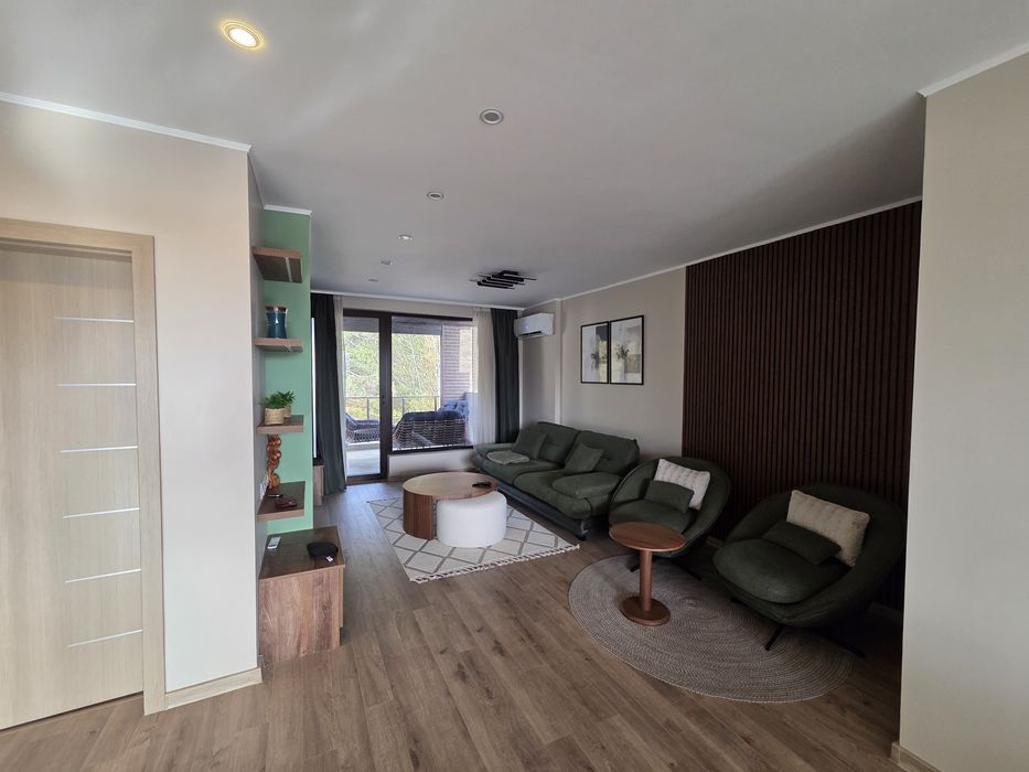 Продава  спешно чисто нов, луксозен мансарден четиристаен апартамент