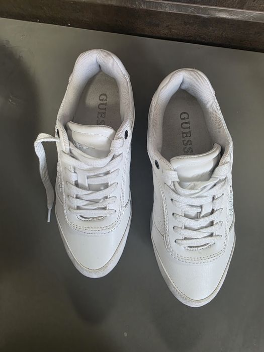 Sneakers guess 37
